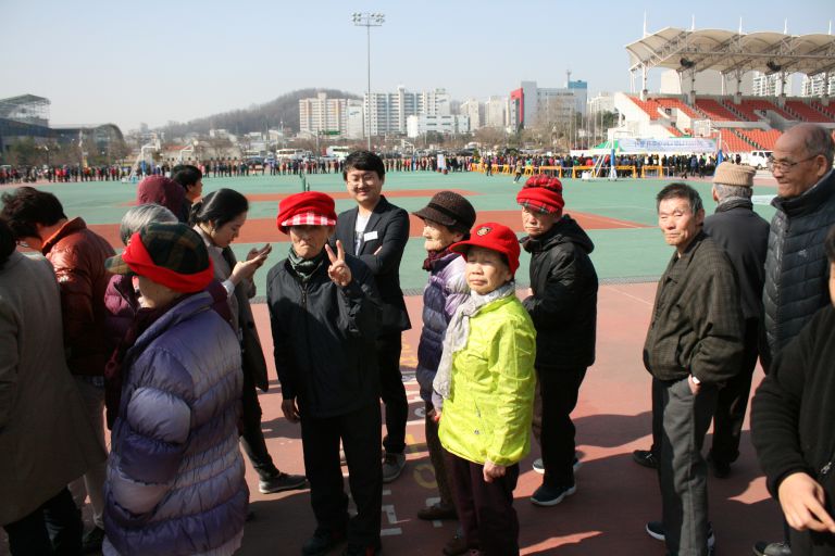 나무 나눠주기행사 참여