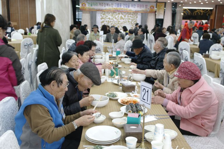 사회복지공동모금회 지원사업 '돌아on청춘' 장터구경