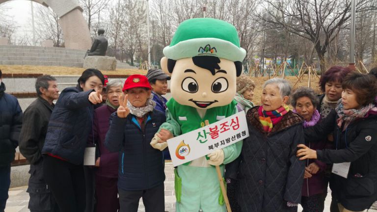 나무나눠주기 행사 참여