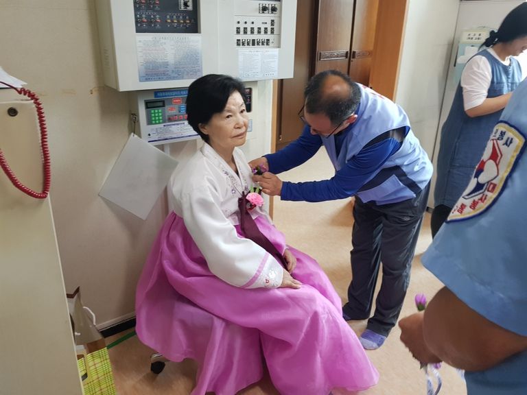 2018.05.08. 사랑실은 교통봉사대 카네이션 전달