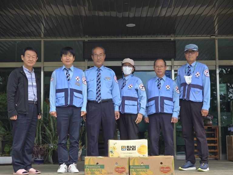 2024.05.08 사랑실은교통봉사단 카네이션 및 후원 물품전달 