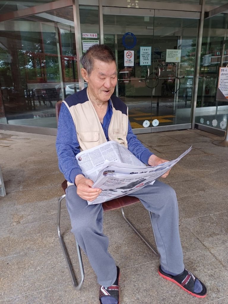 조선일보에서 어르신들을 위해 신문 후원을 해주셨습니다.