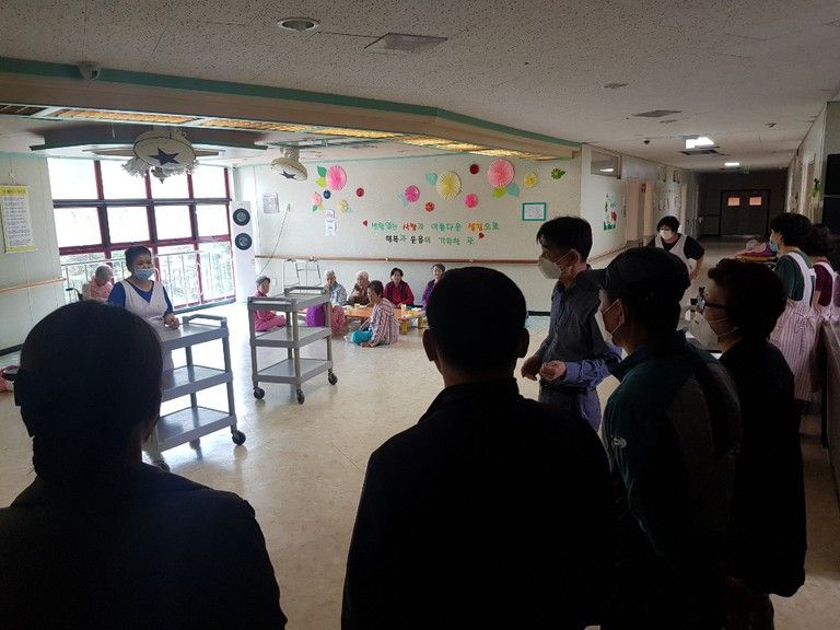 입사를 진심으로 환영합니다.