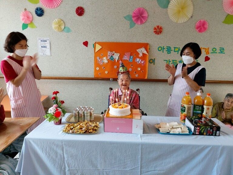 이 0 례할머니 생신축하드립니다.